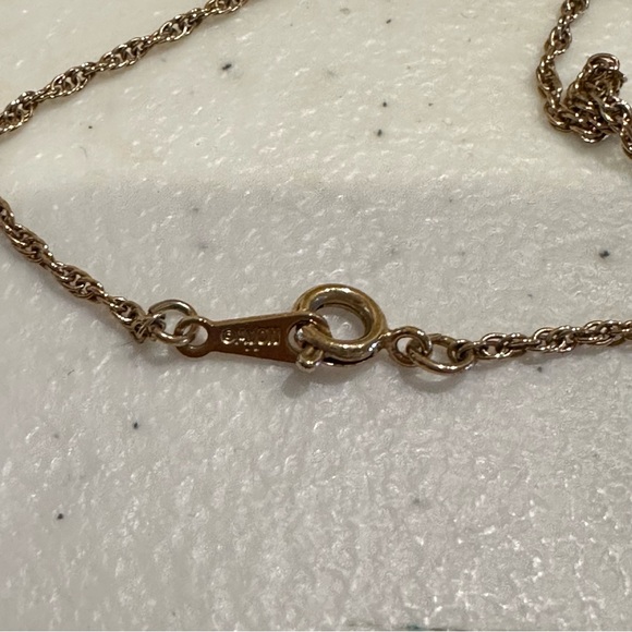 Avon Necklace gold tone chain w/ Sea Gull pendant - Picture 11 of 12